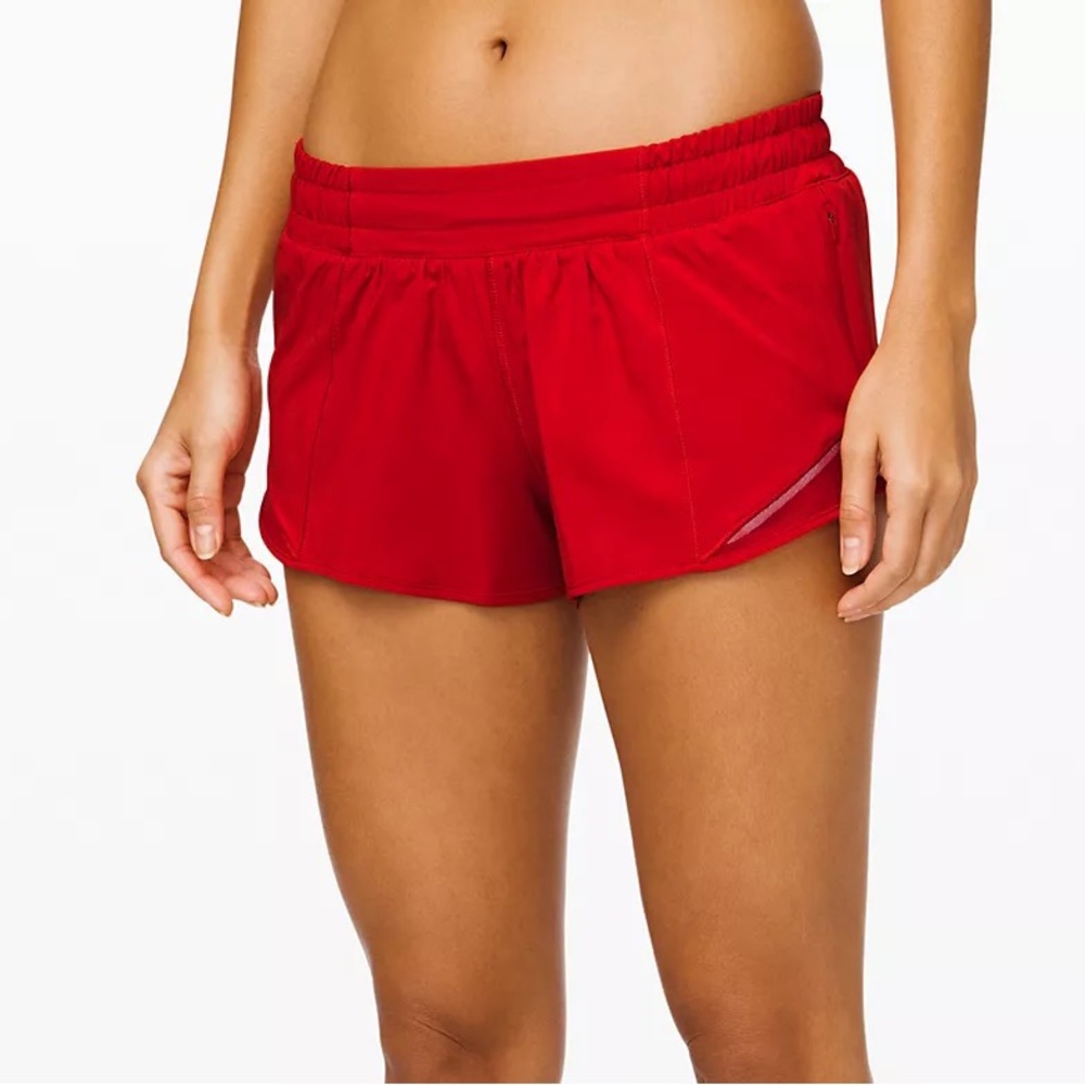 SOLD!!! LuluLemon Hotty Hot Low-Rise Lined Short 2.5"